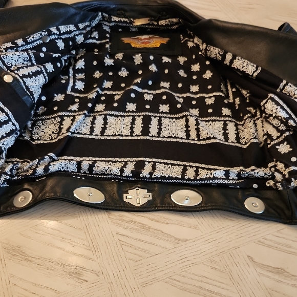 Harley-Davidson Black Leather Jacket Gold Eagle Patch Silver Details Women's XL - Picture 6 of 6